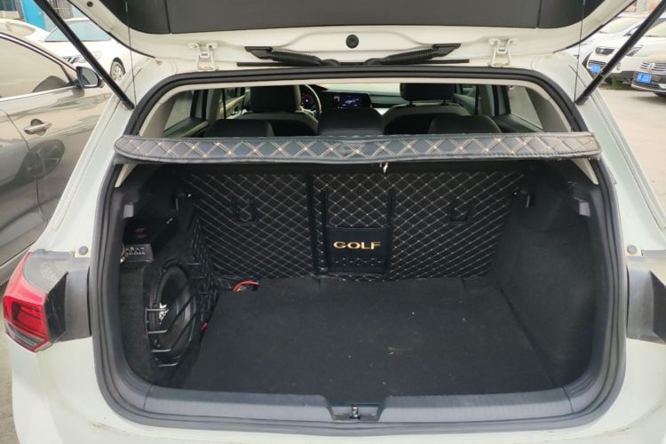 Volkswagen Golf 2023 car image #19