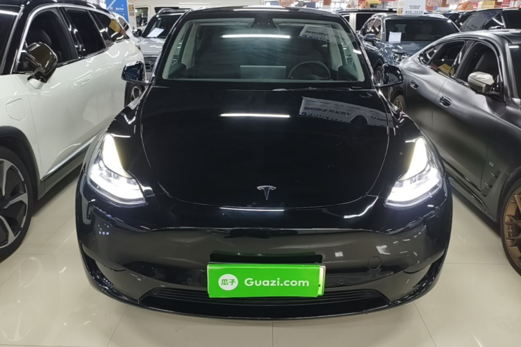 Tesla Model Y 2023 car image #3