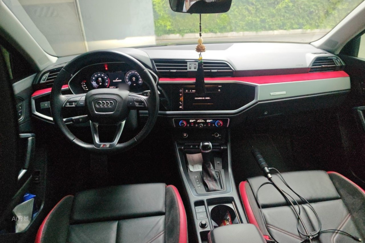Audi Q3 2022 car image #11