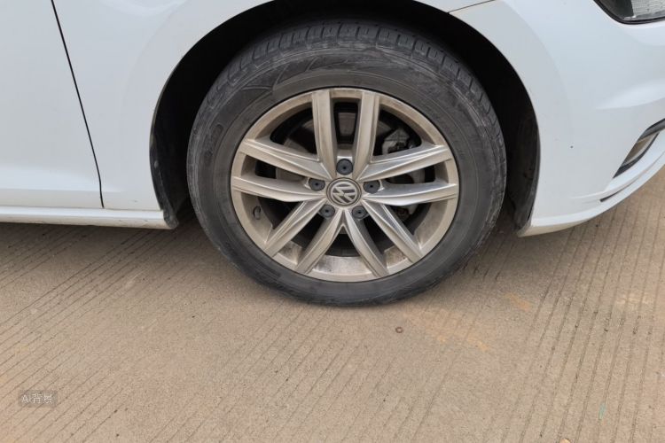 Volkswagen Golf 2019 car image #9