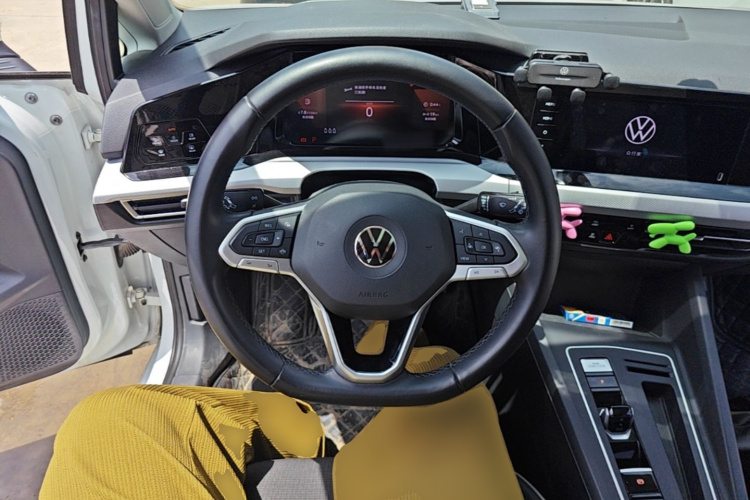 Volkswagen Golf 2020 car image #15