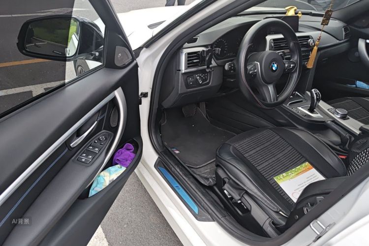 BMW 3 Series 2019 car image #18