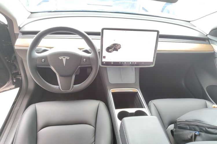 Tesla Model 3 2023 car image #11