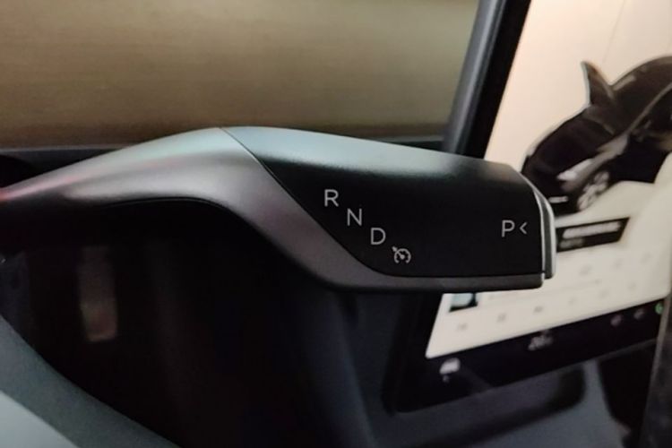 Tesla Model Y 2023 car image #14