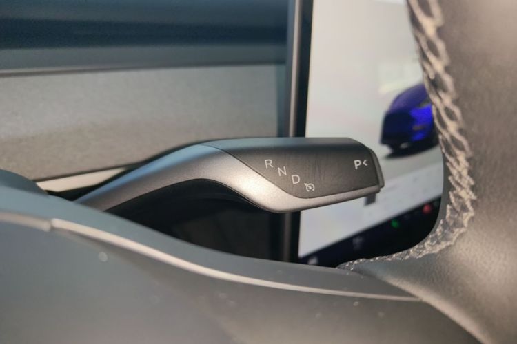 Tesla Model Y 2023 car image #14