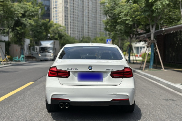 BMW 3 Series 2018 #8 BMW 3 Series 2018 car image #8