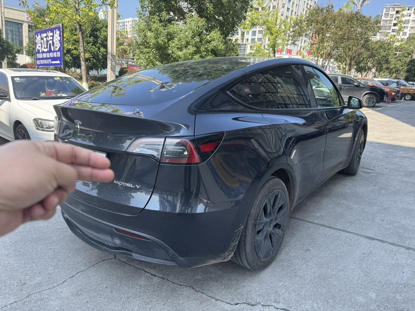 Tesla Model Y 2025 car image #4