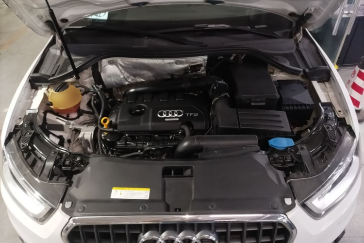 Audi Q3 2015 car image #22