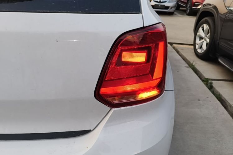 Volkswagen Polo 2016 car image #8