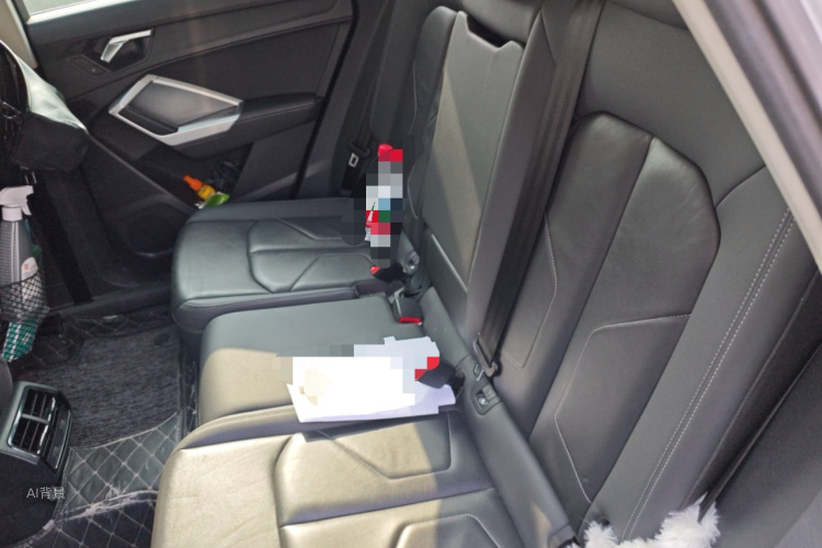 Audi Q3 2020 car image #19