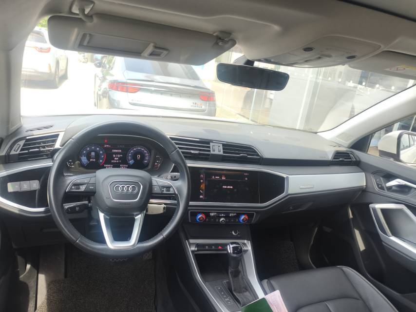 Audi Q3 2021 car image #5