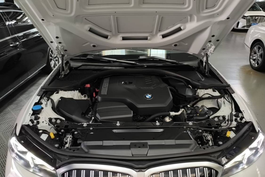 BMW 3 Series 2023 #11 BMW 3 Series 2023 car image #11