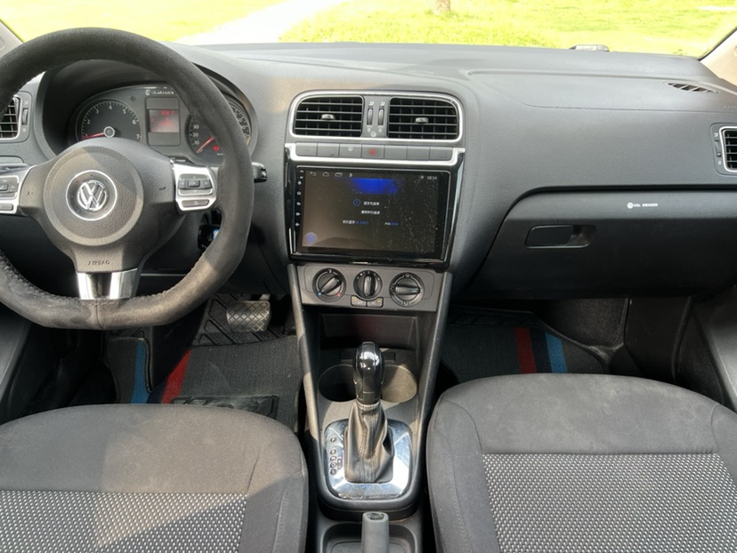 Volkswagen Polo 2011 car image #6