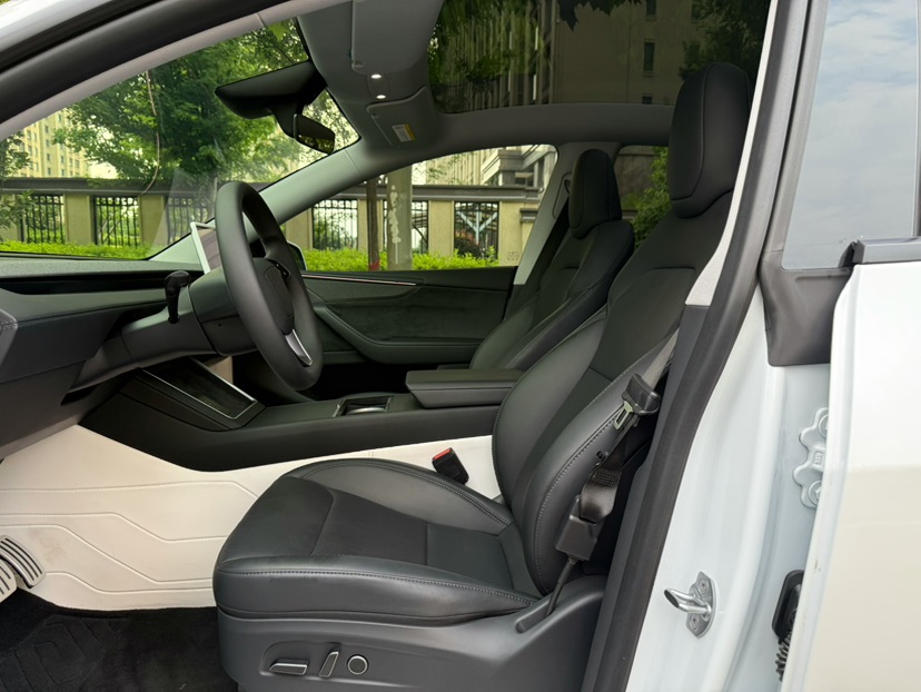 Tesla Model Y 2025 #4 Tesla Model Y 2025 car image #4