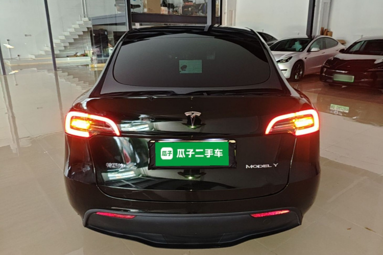 Tesla Model Y 2024 #6 Tesla Model Y 2024 car image #6