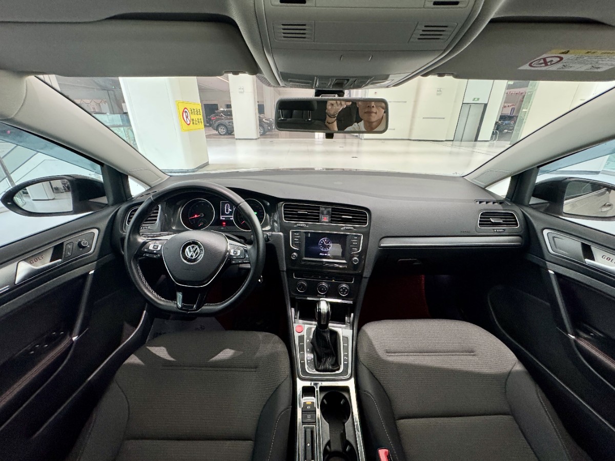 Volkswagen Golf 2017 car image #9