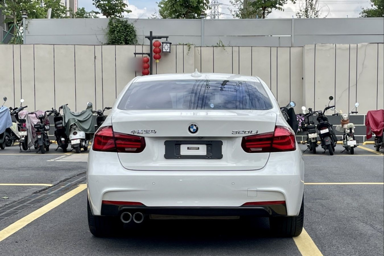 BMW 3 Series 2018 #8 BMW 3 Series 2018 car image #8