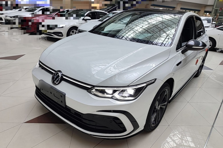 Volkswagen Golf 2024 car image #2
