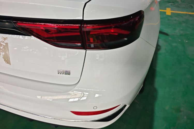 GEELY Emgrand 2025 car image #8