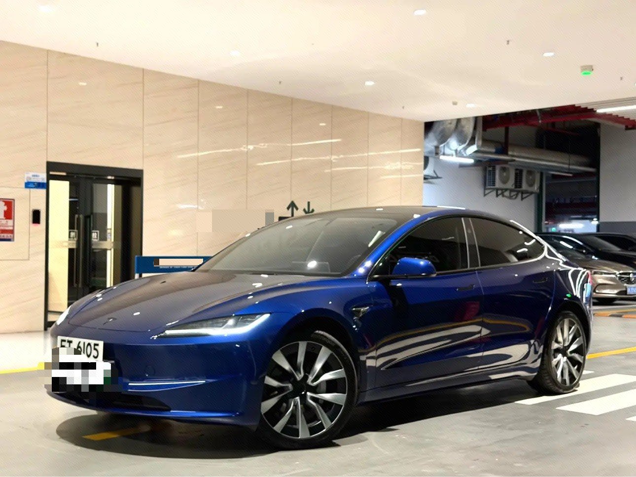 Tesla Model 3 2025 immagine di auto 