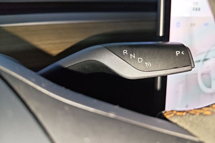 Tesla Model Y 2021 #18 Tesla Model Y 2021 car image #18