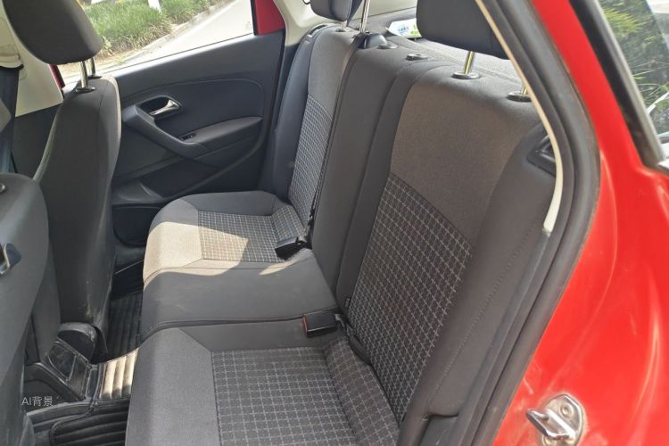 Volkswagen Polo 2015 car image #19