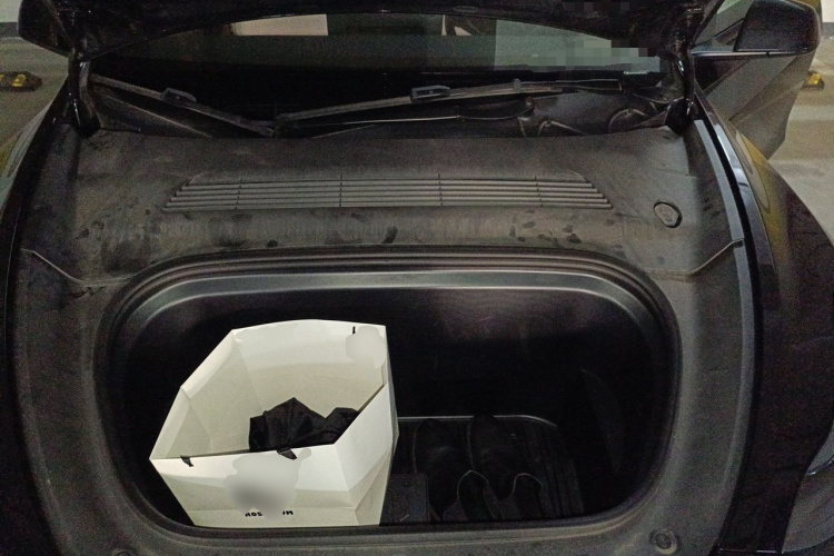 Tesla Model Y 2023 car image #18