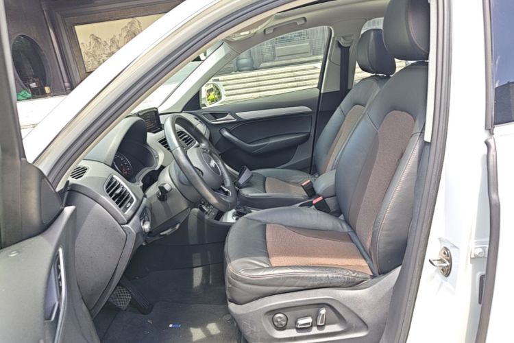 Audi Q3 2018 car image #15