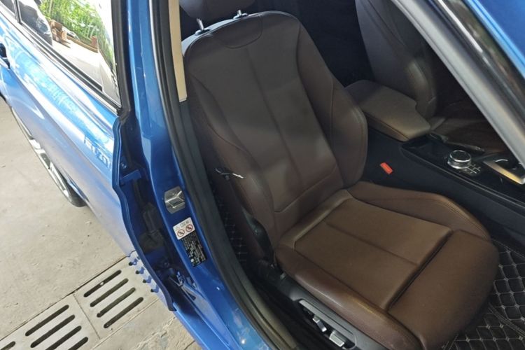 BMW 3 Series 2019 car image #24