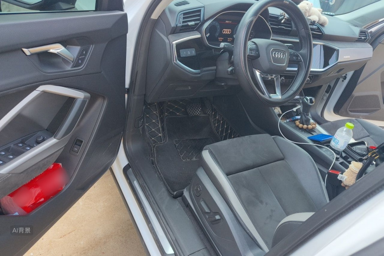 Audi Q3 2021 car image #18