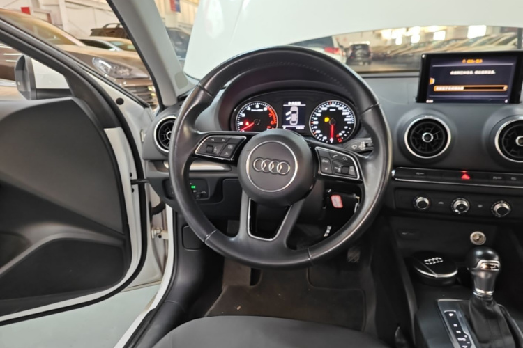 Audi A3 2018 car image #11