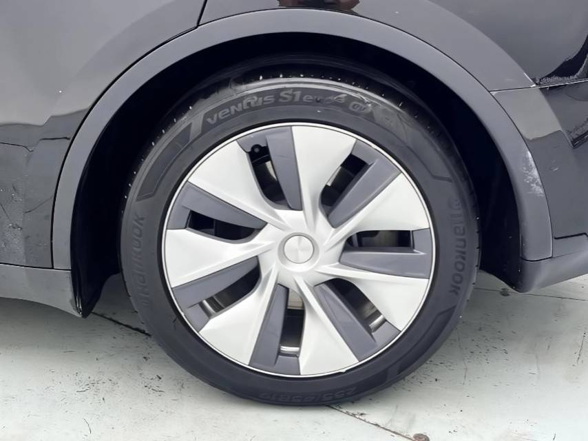 Tesla Model Y 2023 immagine di auto #7