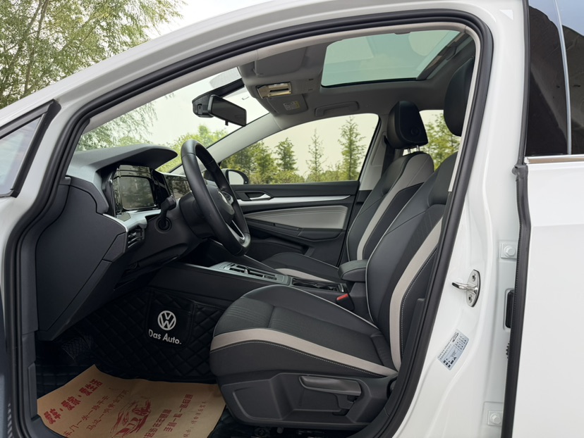 Volkswagen Golf 2021 car image #4