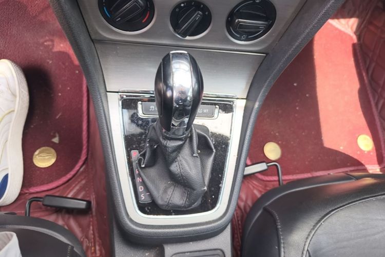 Volkswagen Lavida 2015 car image #16