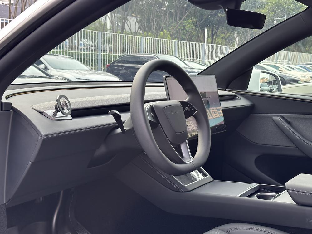 Tesla Model Y 2026 #12 Tesla Model Y 2026 car image #12