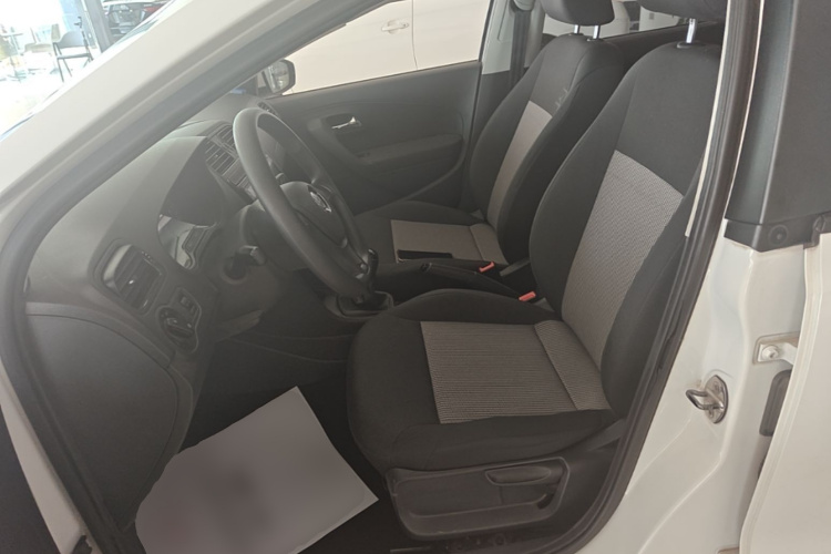 Volkswagen Polo 2018 car image #15