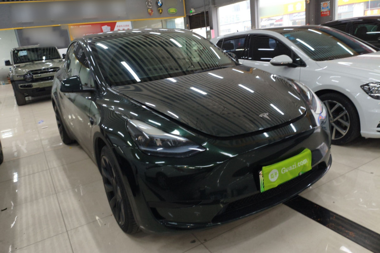 Tesla Model Y 2023 #4 Tesla Model Y 2023 car image #4