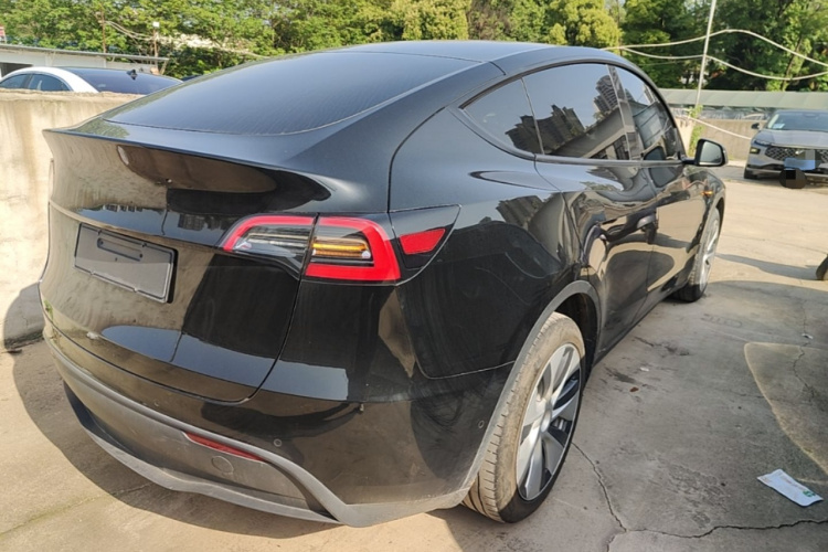 Tesla Model Y 2023 car image #5