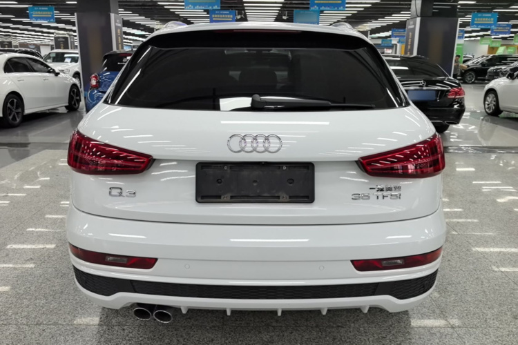 Audi Q3 2019 car image #6