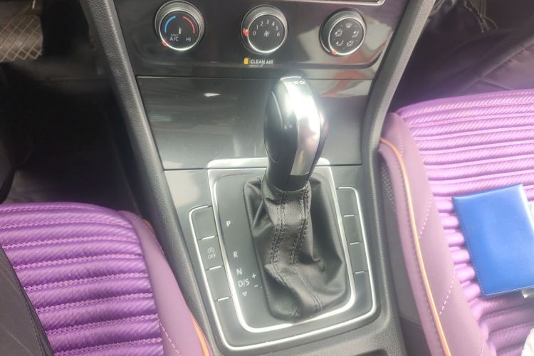 Volkswagen Golf 2018 car image #14