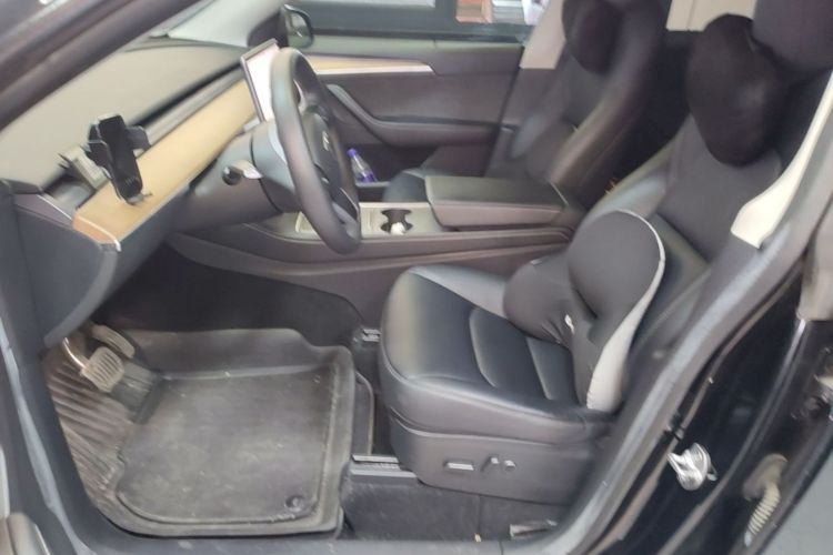 Tesla Model Y 2022 car image #15