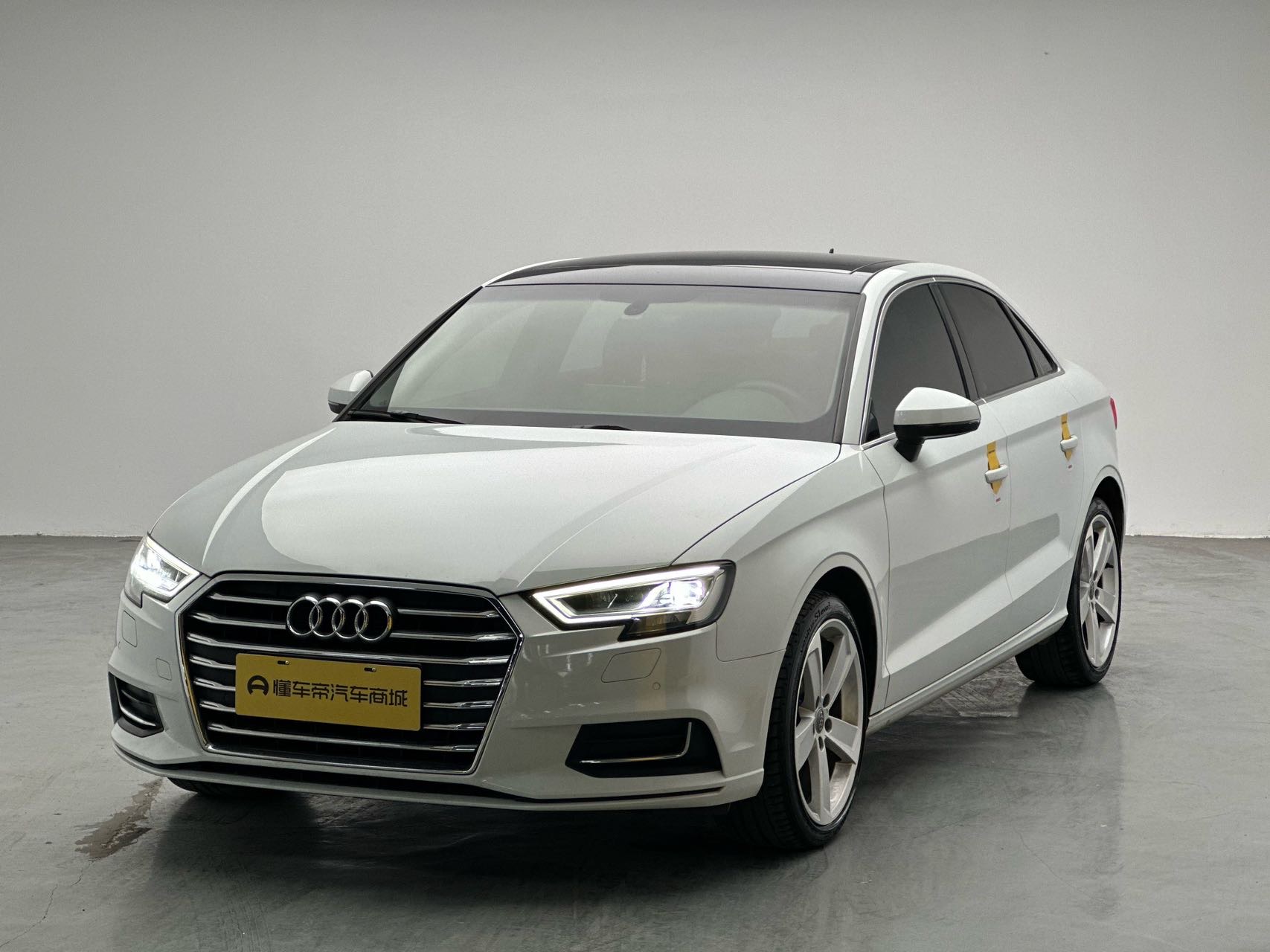 Audi A3 2019 car image 