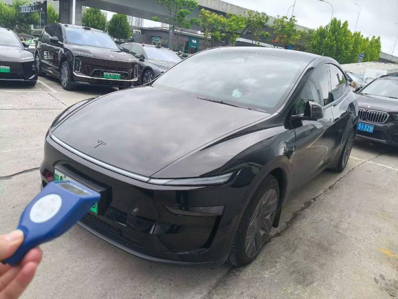Tesla Model Y L 2026 car image 