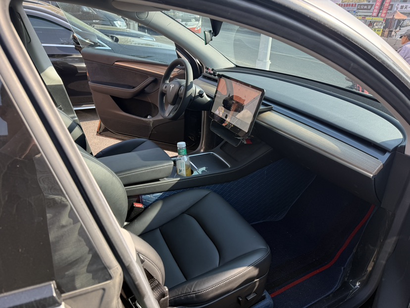 Tesla Model Y 2022 صورة سيارة #6