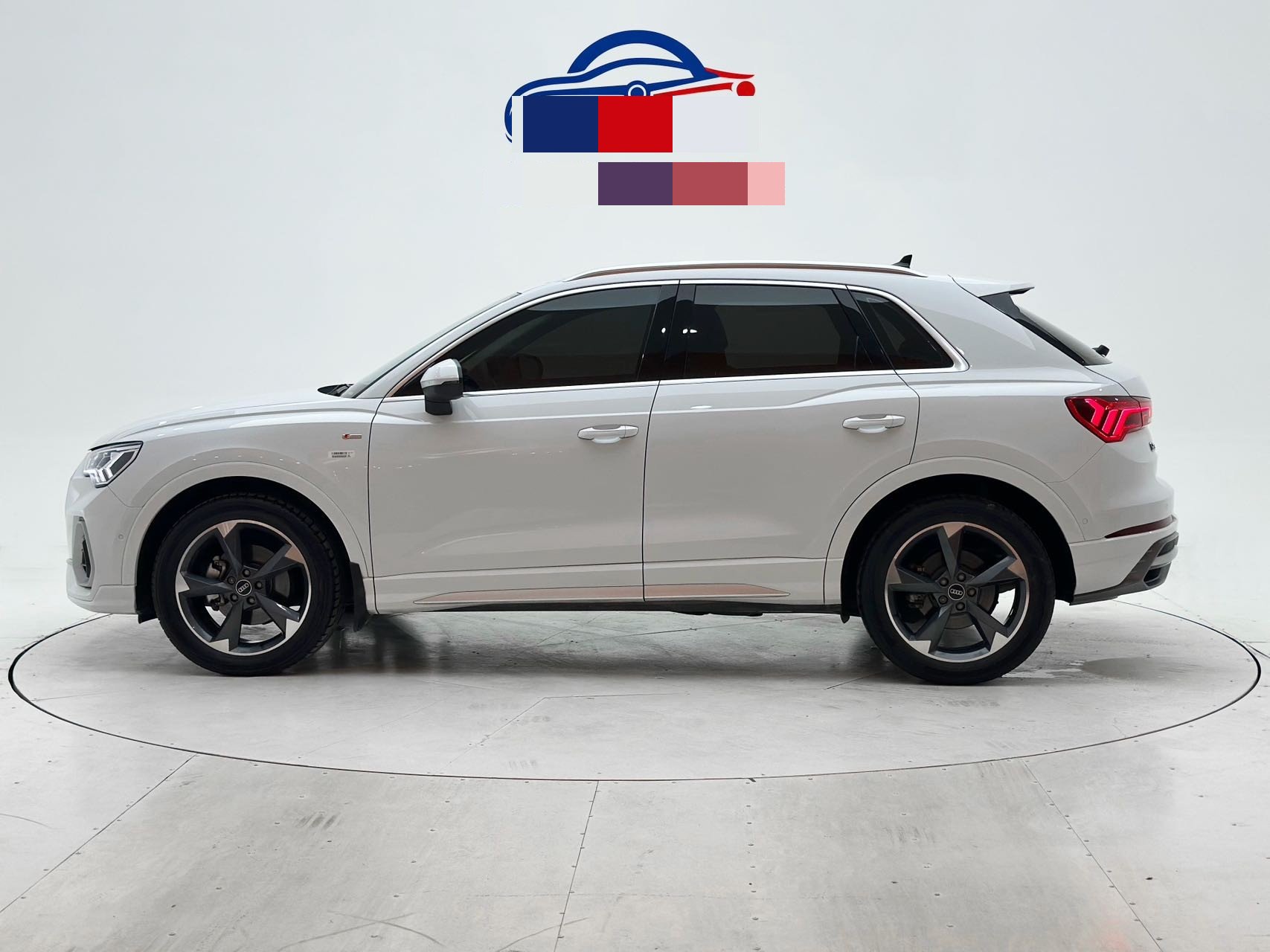 Audi Q3 2022 car image #7