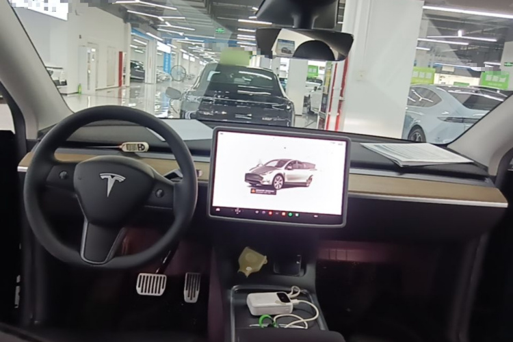 Tesla Model Y 2022 immagine di auto #10