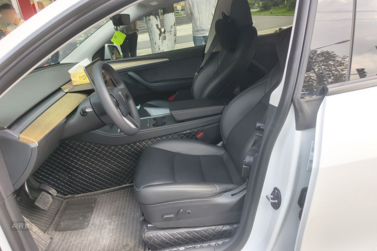 Tesla Model Y 2023 #17 Tesla Model Y 2023 car image #17