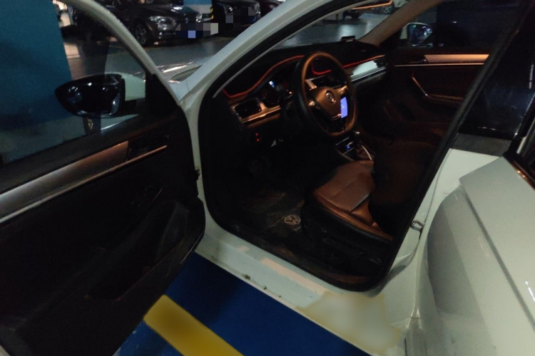 Volkswagen Bora 2018 car image #13