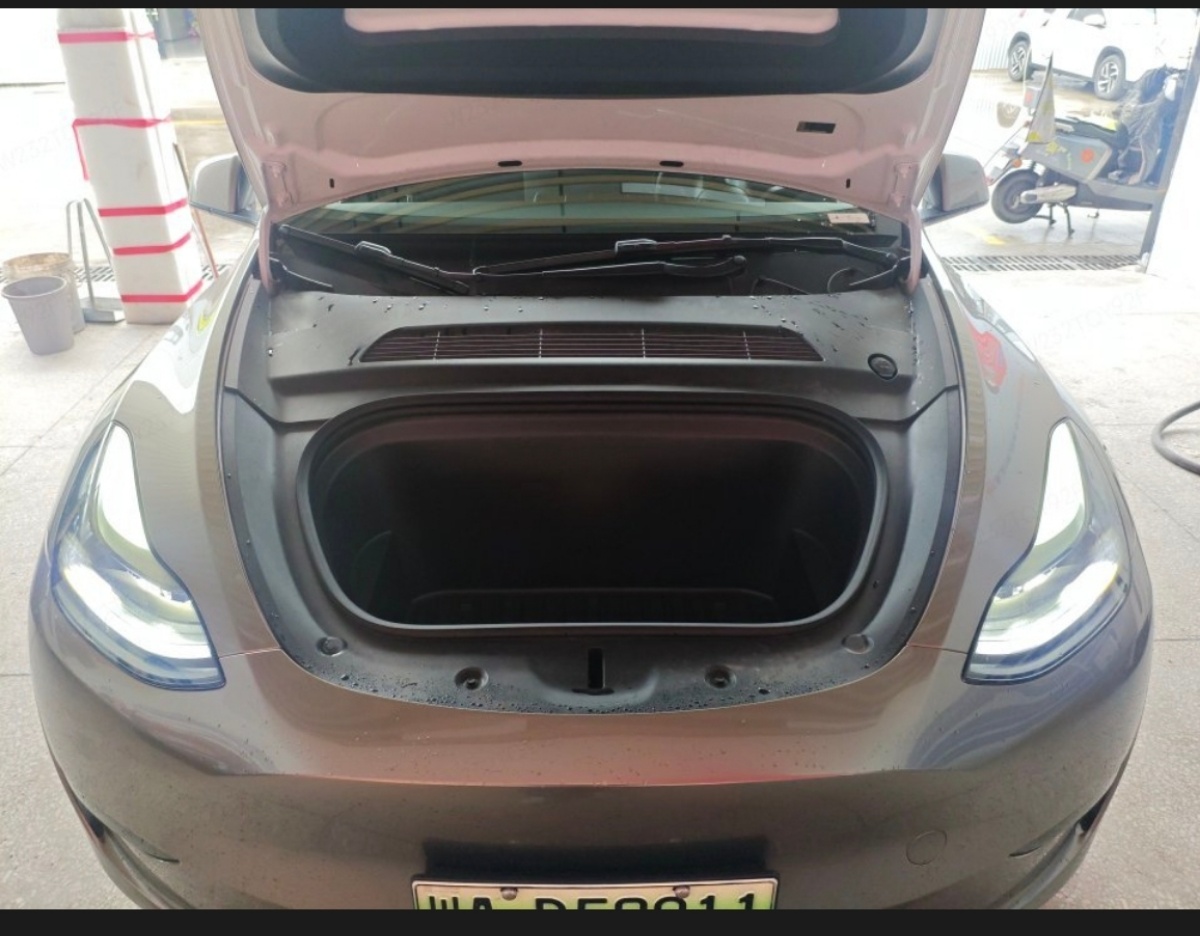 Tesla Model Y 2024 car image #9
