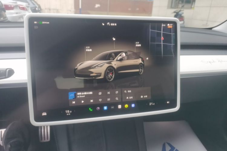 Tesla Model 3 2022 car image #17